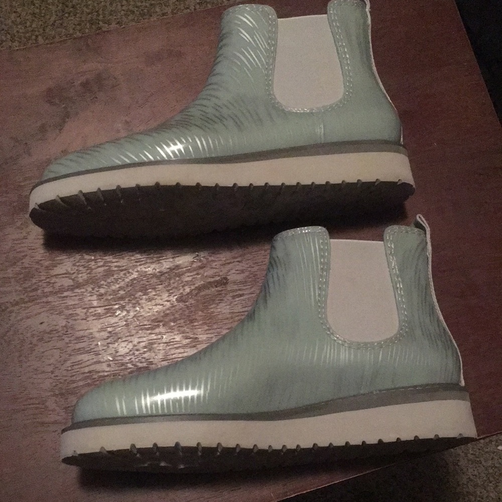 Limited edition cougar and Jill Malek rain ankle boots - Picture 8 of 10